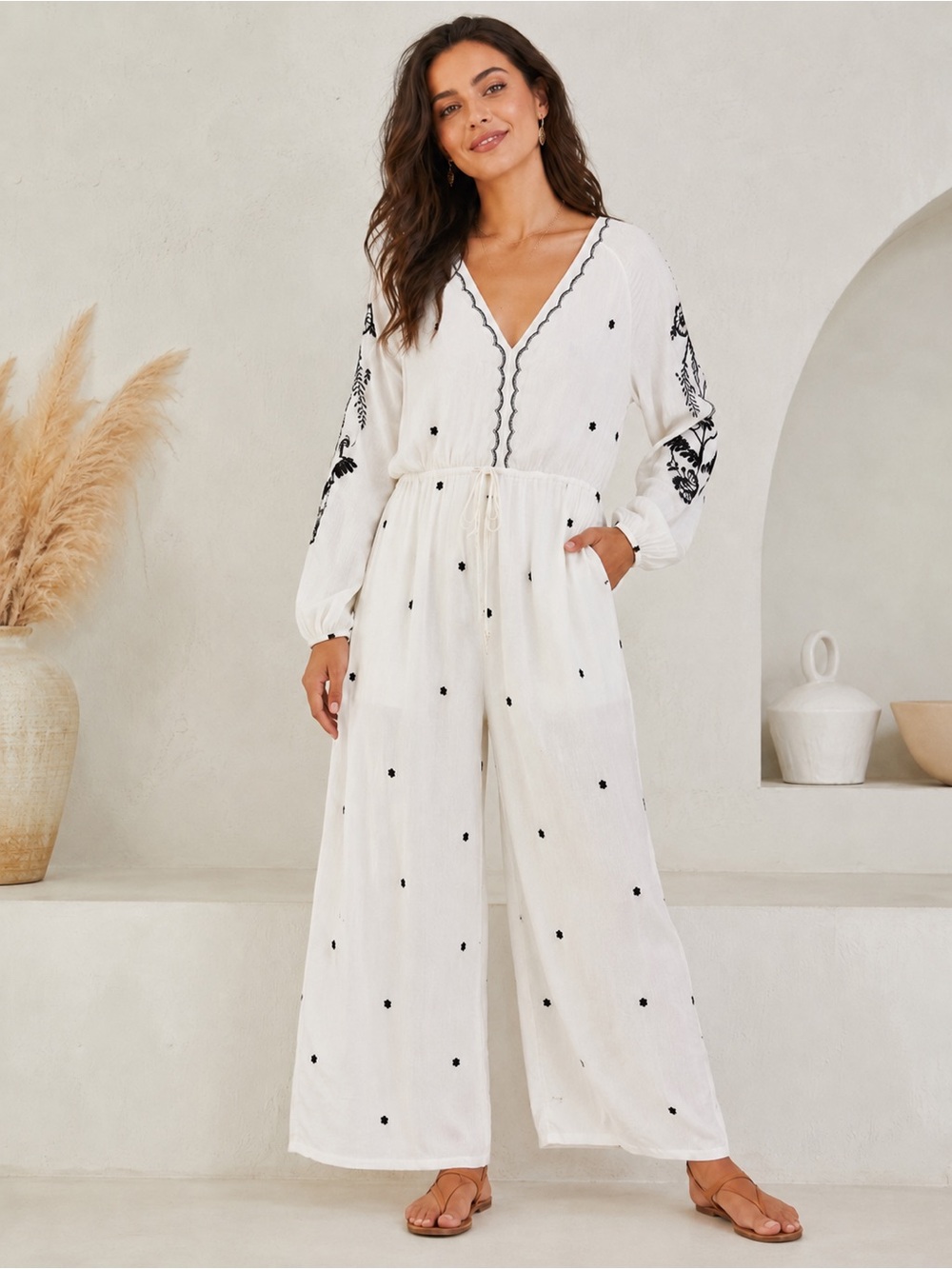 EUC Free People jumpsuit. Size small. Pit 20”. Inseam 17”. Material 100 rayon